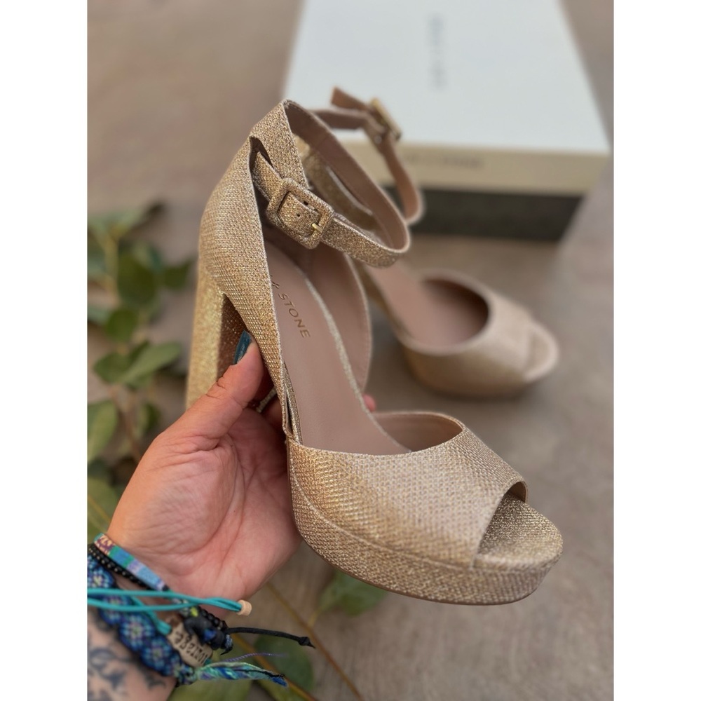 SUN + STONE | Reemaa Peep Toe Gold Block Heel Platform Sandals 7